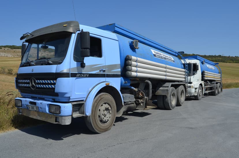 Vidanjör aracı iş başında